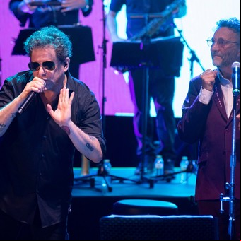 Fito Páez y Andrés Calamaro cantaron juntos La rueda mágica en Murcia