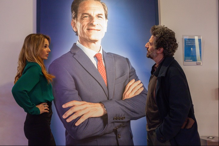 Julieta Cardinali y Doego Peretti: ella fue alumna de él, y ahora se enfrentan por un candidato a presidente de la Nación.