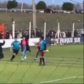 Golpearon y le arrojaron agua caliente en la cara a un árbitro de fútbol amateur: "No sé si voy a seguir dirigiendo"