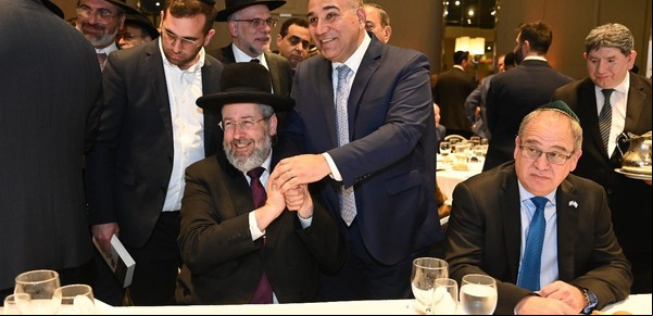 Juan Manzur, el Gran Rabino de Israel y una selecta reunión en Puerto Madero