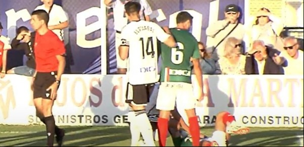La terrible fractura de Giuliano Simeone, hijo del Cholo, en un amistoso con Deportivo Alavés en España