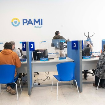 PAMI: cómo conseguir gratis audífonos, silla de ruedas y pañales para adultos