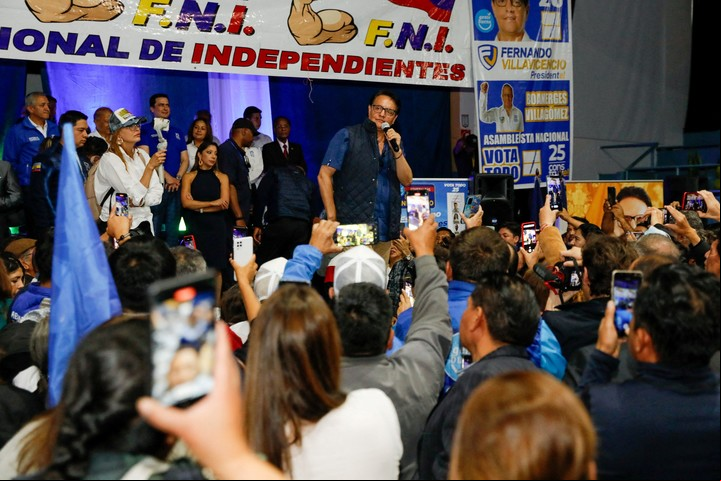 Fernando Villavicencio en la reunión que mantuvo en Quito este miércoles. Foto Reuters