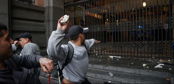 Piquete en el tren Roca: por una protesta, el servicio estuvo cortado y hubo incidentes en Constitución