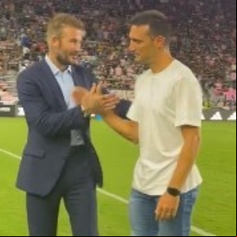Buena onda en el reencuentro de Lionel Scaloni y David Beckham a 20 años de su pelea en España