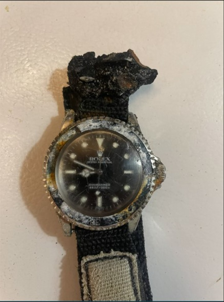 El reloj, modelo ref. 5513, seguía moviendo sus manecillas (Fratello Watches).