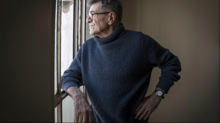 El escritor Guillermo Saccomanno. Foto Télam