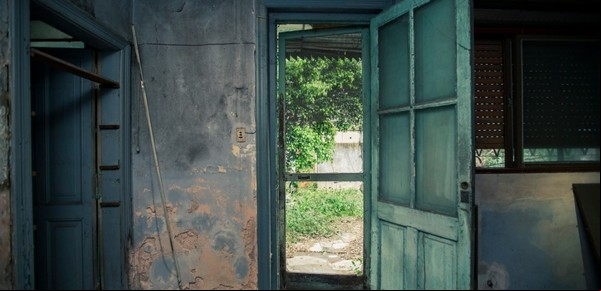 La casa abandonada con un jacarandá adentro que se volvió templo de María Elena Walsh