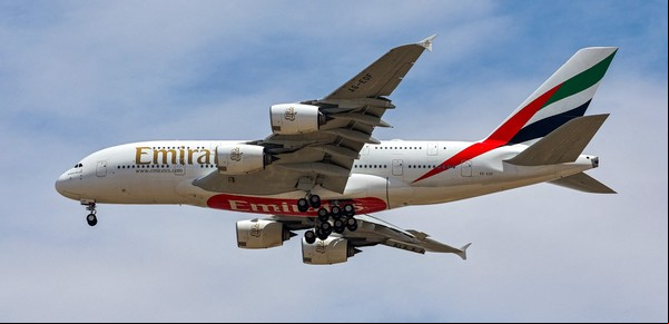 Emirates contrata a 300 tripulantes argentinos y planea seguir sumando