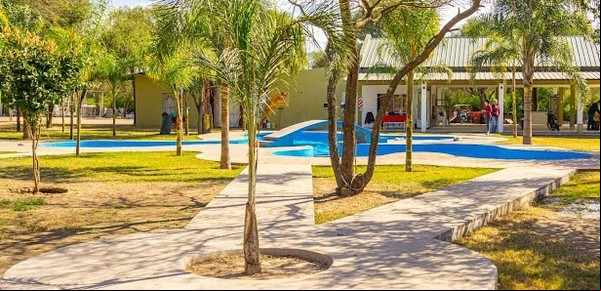 Santiago del Estero: le robaron 4 millones de pesos y 3.500 dólares al dueño de un camping y lo dejaron atado en un campo junto a dos albañiles