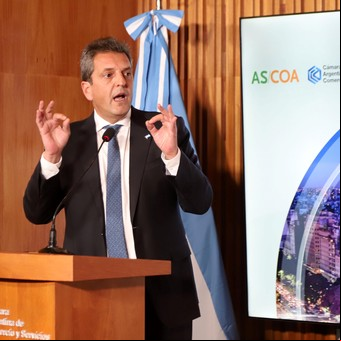 Ante empresarios, Sergio Massa cruzó el plan de Javier Milei de cortar relaciones con China y Brasil
