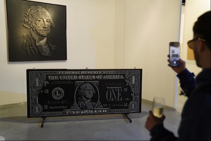 El dólar también es obra de arte. Foto: Fernando de la Orden