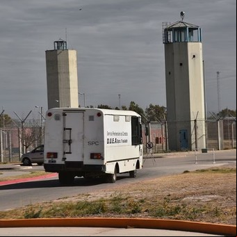 Dijo que se autopercibía mujer, lo cambiaron de pabellón y violó y embarazó a una detenida