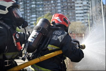 Convocan a jóvenes para ser bomberos en la Ciudad: qué exigen, cuánto pagan y cómo los entrenan