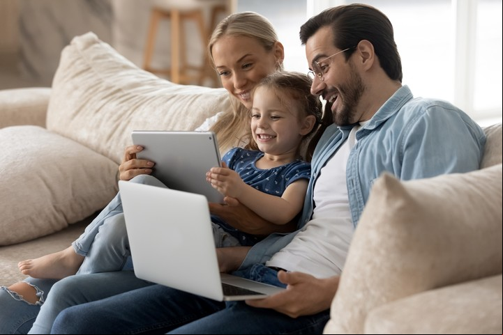 Nuestra infancia. El apoyo de nuestros padres. Los maestros y los compañeros del colegio. Personas clave que influyen en nuestra autoestima./ Foto: Shutterstock.