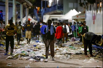 Crece el drama de los migrantes en Italia: en dos días llegaron 7 mil a la isla de Lampedusa, que duplicó su población