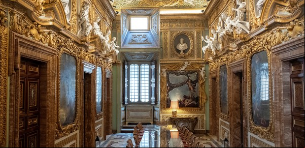 Lujo y abandono en Roma