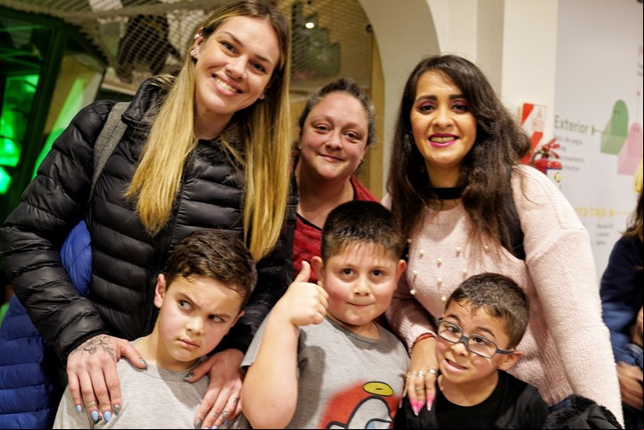 Chicos y mamás. En el MUJI este sábado. Foto Martín Bonetto