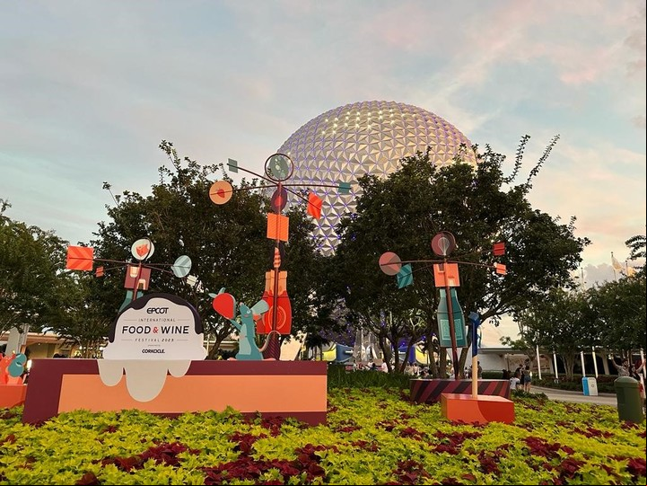 El "Epcot International Food & Wine Festival" anual con comidas y bebidas de todo el mundo. Foto DP
