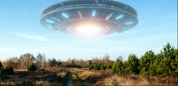 Un senador chileno afirma que fue abducido por extraterrestres: "vi una luz gigante y era un plato volador"