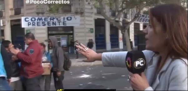En las inmediaciones del Congreso, agredieron a la cronista y escupieron el móvil de "Poco correctos"