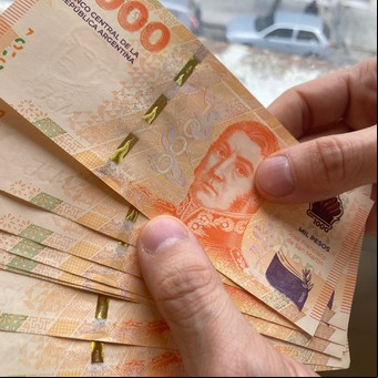 Sueldos: las empresas recortan aún más los aumentos salariales y hay incertidumbre para 2025