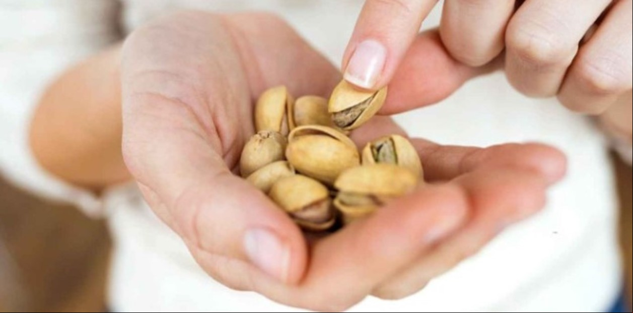 Los pistachos ayudan a revertir la disfunción eréctil.