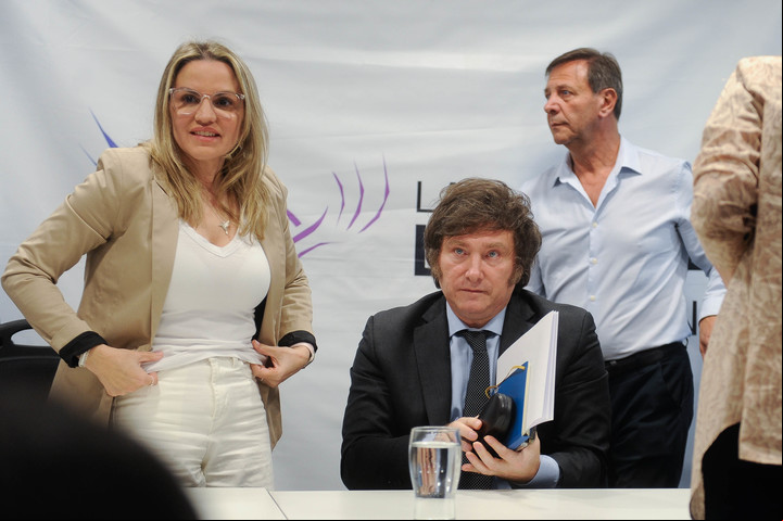 Javier Milei y Carolina Piparo, la apuesta libertaria para la última semana de campaña.