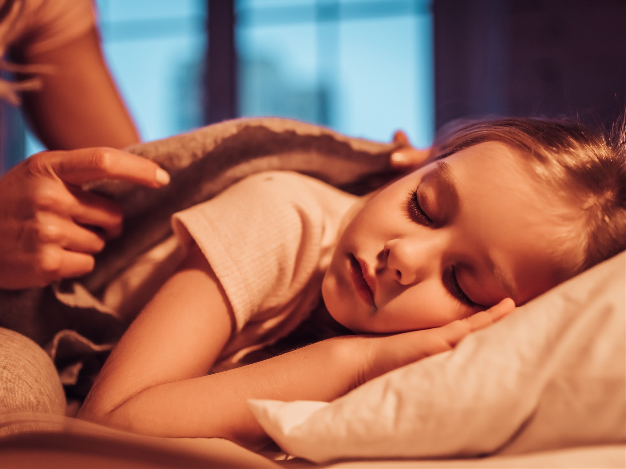 Qué frases positivas decir a los niños antes de irse a dormir en las noches, según expertos