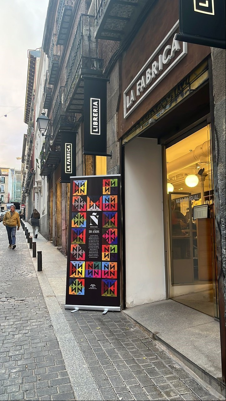 Revista Ñ en el espacio La Fábrica, en Madrid.
