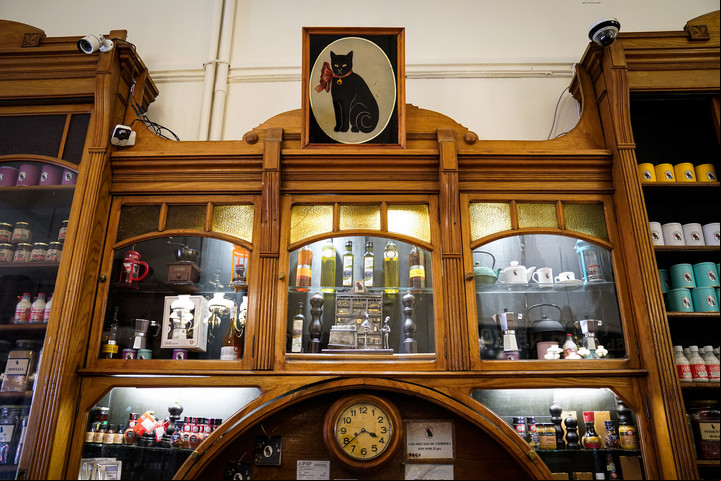 Cafe Gato Negro. El cuadro que colgó Don Victoriano, el fundador. Foto: Maxi Failla