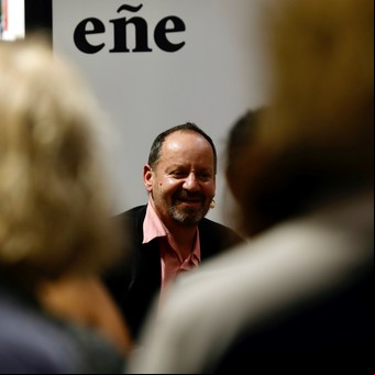 Philippe Sands en el Festival Eñe: "Sin duda, en Ucrania se están cometiendo crímenes de guerra"