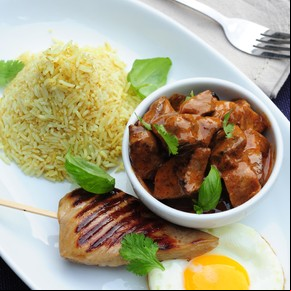 Curry de carne con arroz (Nasi gorengal)