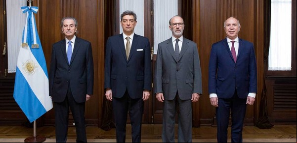 Después de la caída de Ficha Limpia, un aliado del Gobierno presentó un proyecto para ampliar la Corte Suprema