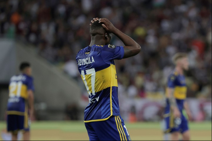 Advíncula se agarra la cabeza.
Foto: EFE