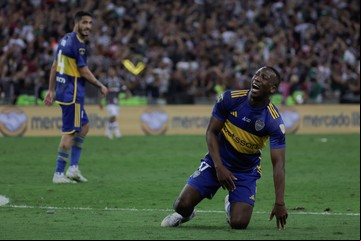 Luis Advíncula y su noche de locos: del delirio por el zurdazo que empató la final de la Copa al ruego a Dios en el gol del Flu