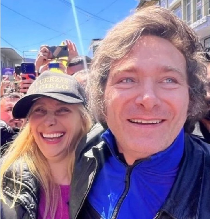Javier Milei, con su hermana Karina, en una foto que posteó este domingo en Instagram.