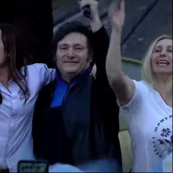 Elecciones 2023, EN VIVO: "Massa lleva casi 23 años dando vueltas por el sector público", dijo Javier Milei, de caravana por Ramos Mejía