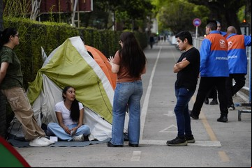 Camping fanático en River y una previa con euforia: en las carpas de las fans de Taylor Swift ya se vive el show