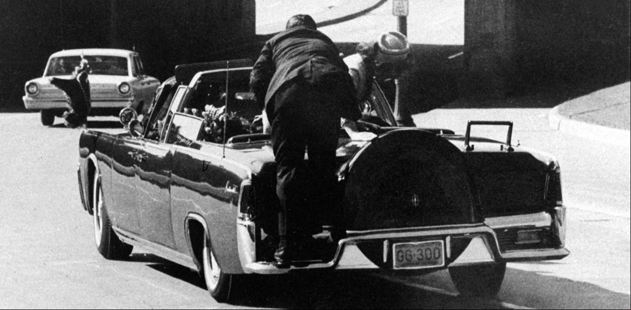 A 60 años del asesinato de Kennedy: el fiscal que fue contra la CIA y la mafia