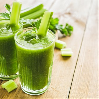 Cuáles son los beneficios de tomar jugo de apio todas las mañanas