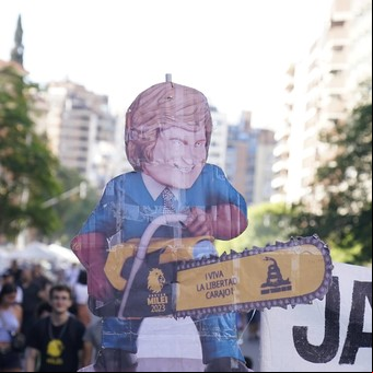 Javier Milei y sus medidas, EN VIVO: "El enano de la motosierra", la alusión del Indio Solari a Milei y su lapidaria mirada sobre el Gobierno
