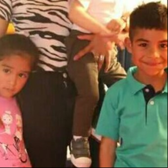 Degolló a sus dos hijos y se acostó junto a ellos: zafó de la perpetua