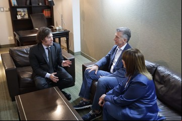 Bullrich tensa pero no termina de romper con el PRO y Mauricio Macri carga contra el "triángulo de plomo"