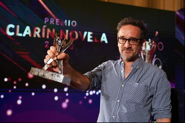 Luciano Lamberti ganó el Premio Clarín Novela 2023