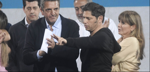 Máxima tensión en la Provincia entre Massa y Kicillof por los fondos para los intendentes