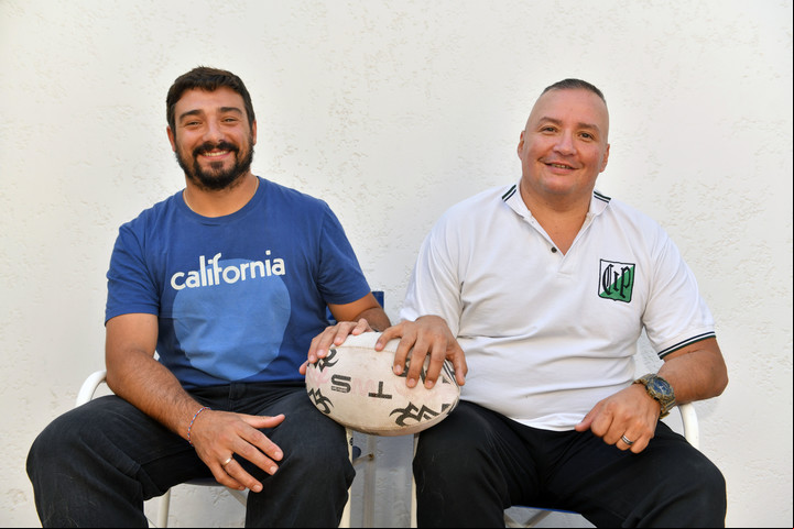 Juan Carlos sufrió muerte súbita en la mitad de su entrenamiento de rugby. Leo le hizo R y lo salvó. Hoy son familia. Foto: Enrique García Medina.