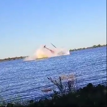 Murió un empresario y expiloto de TC luego de que cayera el helicóptero que manejaba mientras hacía maniobras peligrosas en el río Paraná