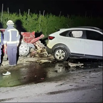 Choque fatal en la ruta 7: dos mujeres de 21 años y un hombre murieron tras un violento impacto frontal  