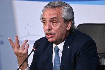 Investigado por la Justicia por los negocios con los seguros, Alberto Fernández viaja a México el domingo